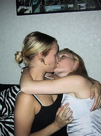 Amateur Set - 2 lesbian girls with 1 boy - nice - Photo 7