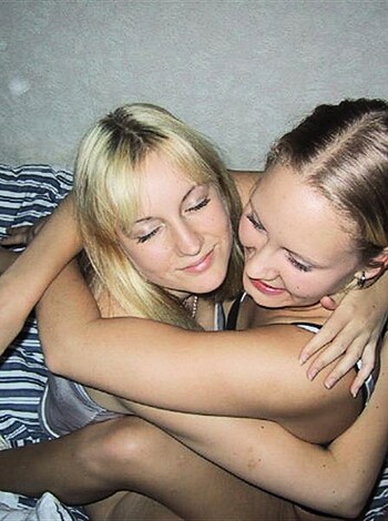 Amateur Set - 2 lesbian girls with 1 boy - nice - Photo 10