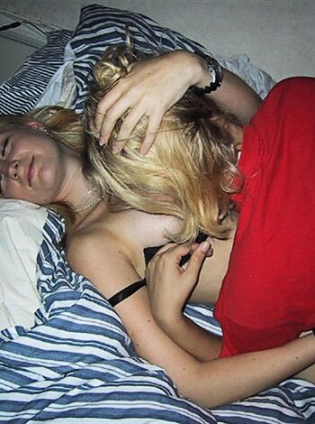 Amateur Set - 2 lesbian girls with 1 boy - nice - Photo 19