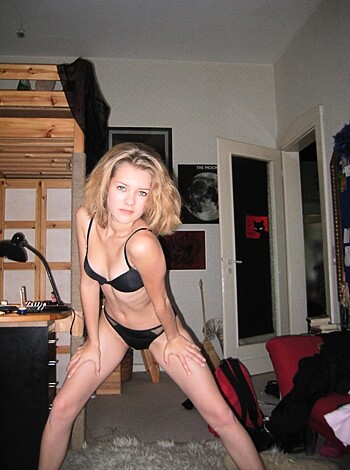 Amateur Set - Young Girlfriend naked pics - Photo 14