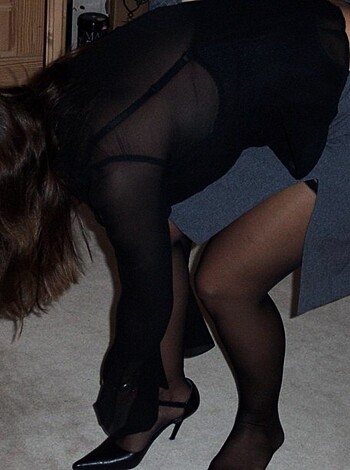 Amateur Set - Young girl naked at home - Photo 12