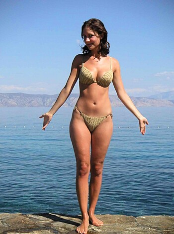 Image of naked chick wearing a fucking bikini.
