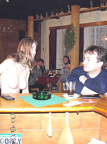 Amateur Veronica - Naked in Pub - Photo 21