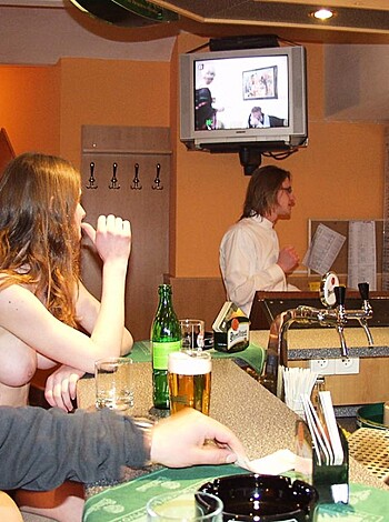 Amateur Veronica - Naked in Pub - Photo 24