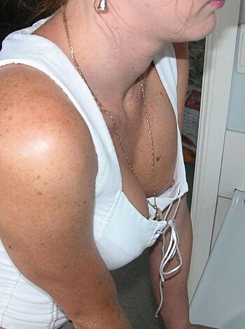 Homemade Set - Young girl naked in bedroom - Photo 5