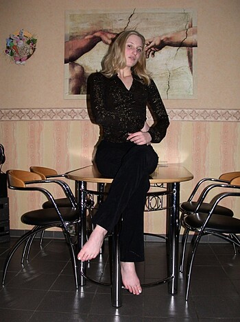 Amateur Pamela - Showing all her body - Photo 1