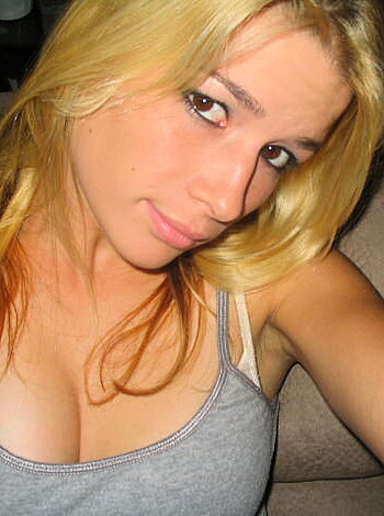 Amateur Linda - Fist in pussy - Photo 2