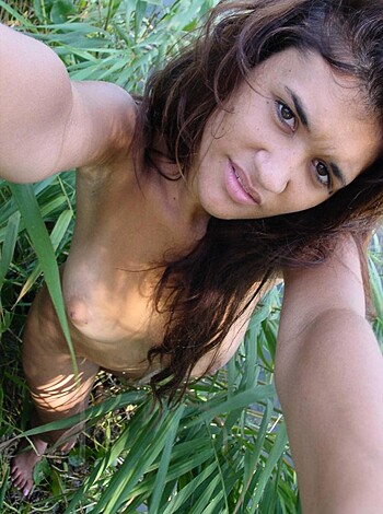 Amateur Mary - Naked outdoor pics, beatifull - Photo 40