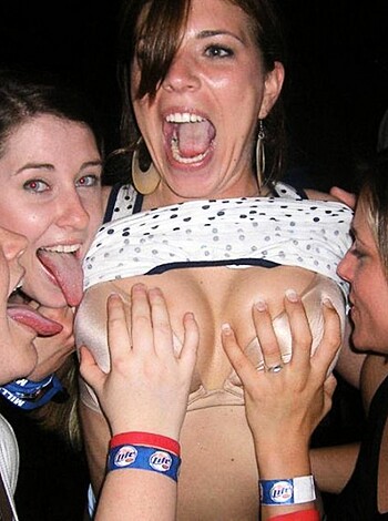 YOUNG GIRLS at PARTY- Drunk teenagers - Amateurs pics 10 - Photo 21