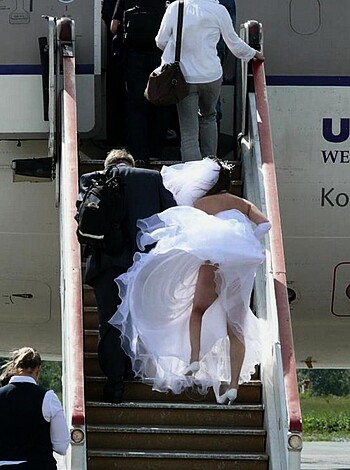 Wedding Upskirt - Photo 9