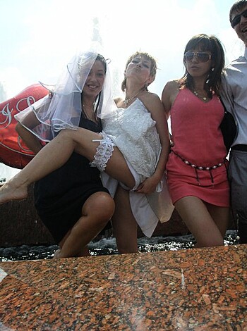 Wedding Upskirt - Photo 29