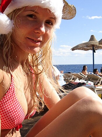 Happy Nude Girls Christmas 2009 - Photo 15