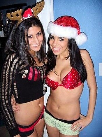 Happy Nude Girls Christmas 2009 - Photo 23