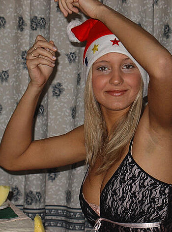 Happy Nude Girls Christmas 2009 - Photo 42