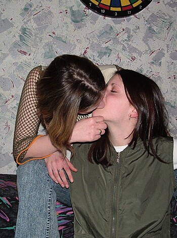 Beatifull lesbian couple - Photo 2