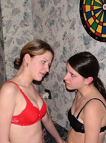 Beatifull lesbian couple - Photo 3