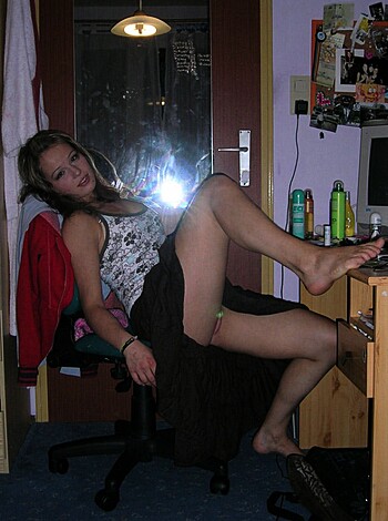 Girls at Computer - Photo 46