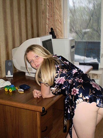 Girls at Computer - Photo 62
