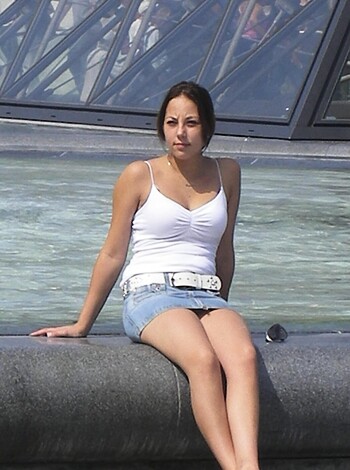 Candid voyeur teen upskirt thong and sexy girls - Photo 16