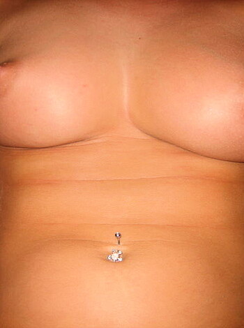 Kinky girlfriend with her cucumber!  - Photo 3