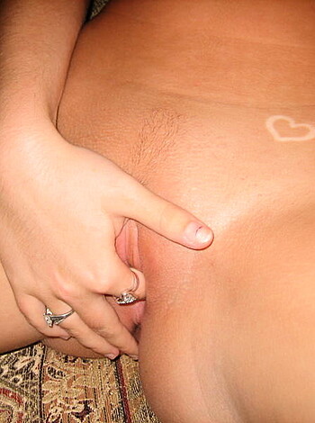 Kinky girlfriend with her cucumber!  - Photo 8
