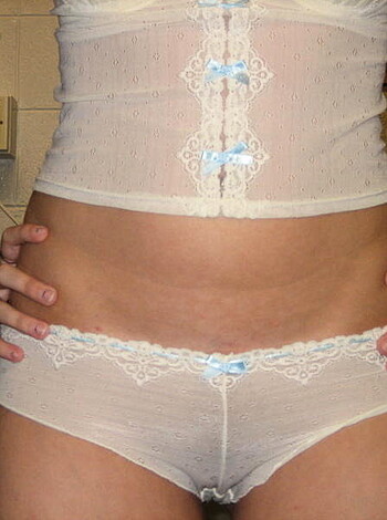 Kinky girlfriend with her cucumber!  - Photo 33