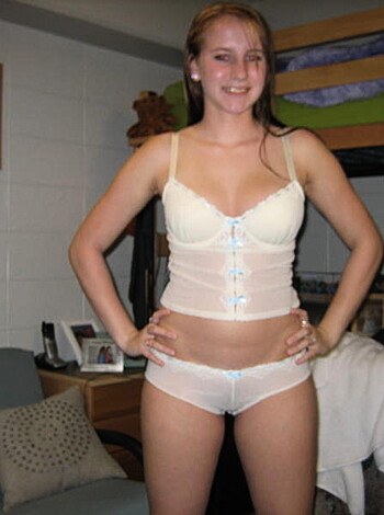 Kinky girlfriend with her cucumber!  - Photo 35