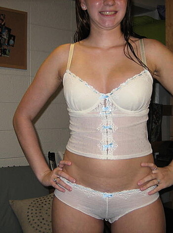 Kinky girlfriend with her cucumber!  - Photo 34