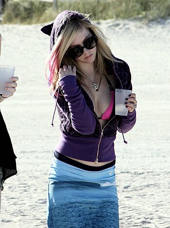 My wanker celebs A-Z - Avril Lavigne  - Photo 4
