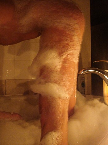A goddamn tight shot of some meathead's veiny thighs and booty, covered in fucking bubbles.