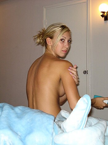 Very HOt Body Blond GF BJ on vacation - Photo 2