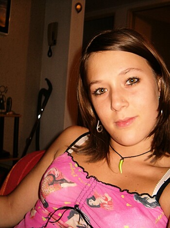 "Here's an image of a hot-ass chick wearin' a fuckin' pink and white top, ya feel me?"