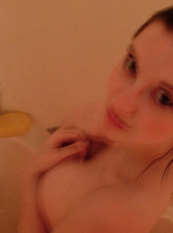 GOOD GIRL POSE  - Photo 40