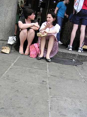 Fuckin' hell bitches, this pic looks like some chicks gossiping the fuck outta each other.