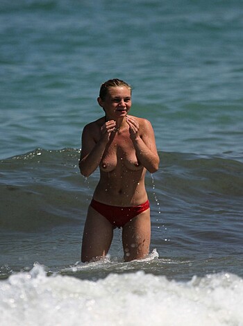 Amateur Candid Beach Voyeur 2  - Photo 14