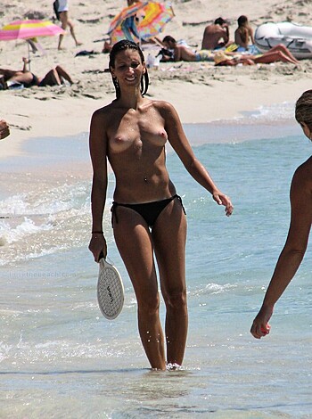 Amateur Candid Beach Voyeur 2  - Photo 18