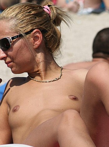 Amateur Candid Beach Voyeur 2  - Photo 22