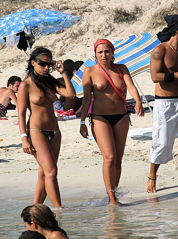 Amateur Candid Beach Voyeur 2  - Photo 28