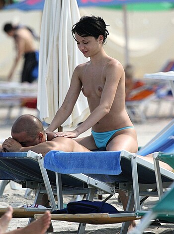 Amateur Candid Beach Voyeur 2  - Photo 38