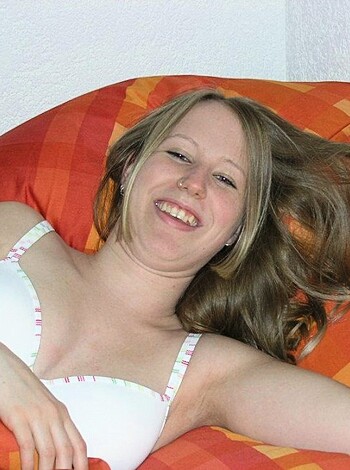 A fucking hot babe laid out on her goddamn mattress, nude and ready for action.