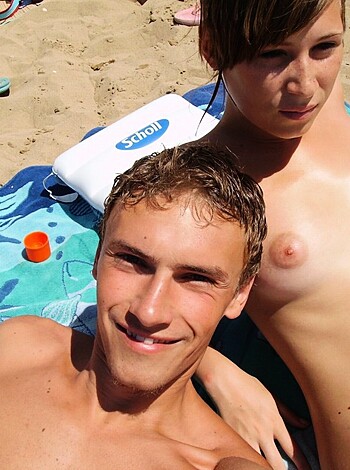TEEN ON NUDIST BEACH SET Young Teen Girl FKK 6 - Photo 3