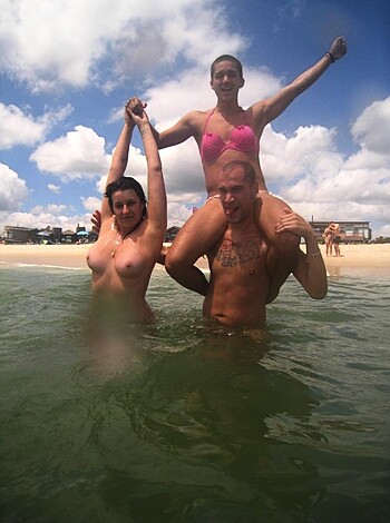 Vulgar Description:
"F*cking bangin' nude orgy in the tub."