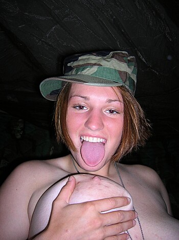 Young soldier girls caught naked - military - army - Photo 9