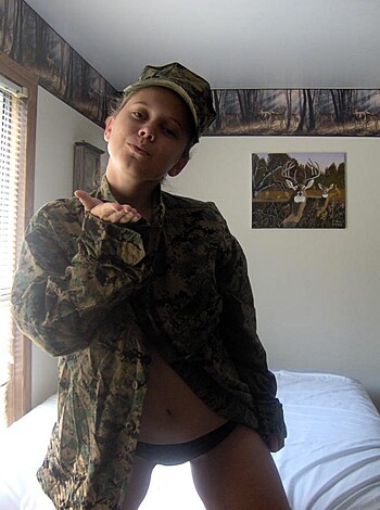 Young soldier girls caught naked - military - army - Photo 16