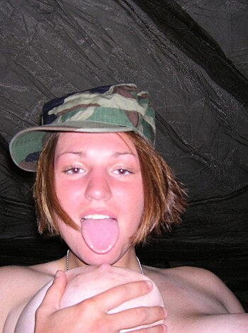 Young soldier girls caught naked - military - army - Photo 31