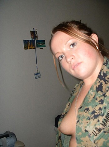 Young soldier girls caught naked - military - army - Photo 37