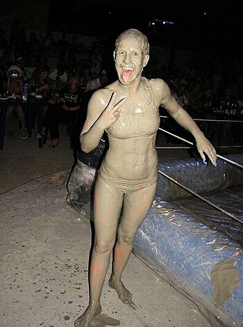 Mudwrestling Girls - Photo 12