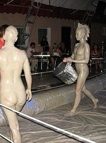 Mudwrestling Girls - Photo 24