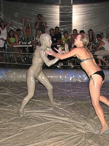 Mudwrestling Girls - Photo 37