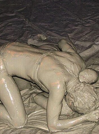 Mudwrestling Girls - Photo 29